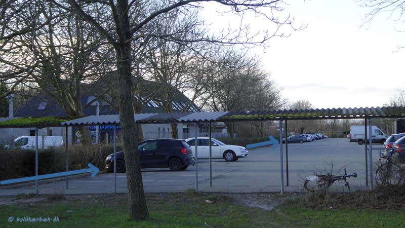 Koldkær Bæk løber rørlagt langs kanten af parkeringspladsen til Aarhus Tech. 5-1-2016.